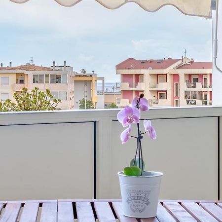 Апартаменти Casa Andrea A 1,5 Km Dal Mare! Куарту-Сант'Елена Екстер'єр фото