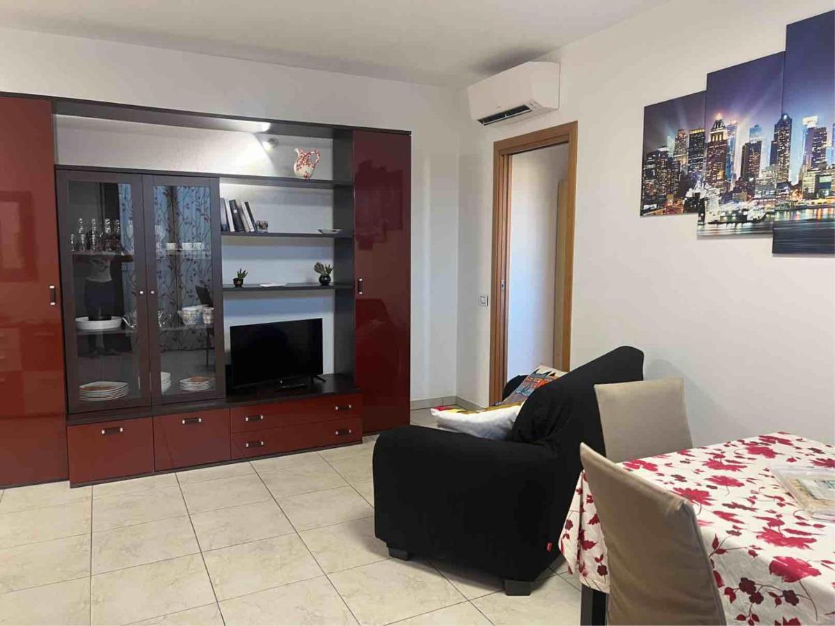Апартаменти Casa Andrea A 1,5 Km Dal Mare! Куарту-Сант'Елена Екстер'єр фото