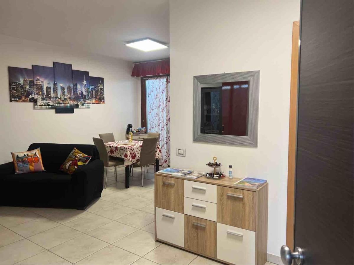 Апартаменти Casa Andrea A 1,5 Km Dal Mare! Куарту-Сант'Елена Екстер'єр фото